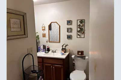 25 Pleasant St, Greenfield, MA 01301 - Photo 15