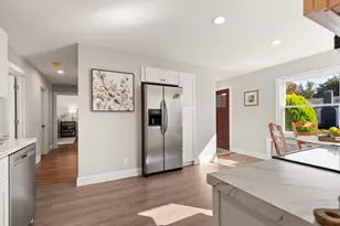2 Minot St, Wakefield, MA 01880 - Photo 11