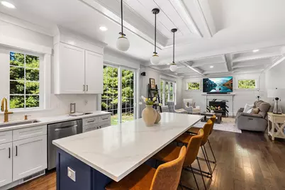 381 Prospect St, Franklin, MA 02038 - Photo 5