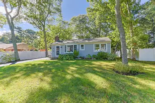 9 Winchester Dr, Falmouth, MA 02536 - Photo 1