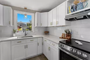 9 Winchester Dr, Falmouth, MA 02536 - Photo 7