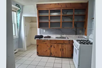 24 Nichols St, Lowell, MA 01851 - Photo 5