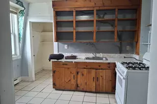 24 Nichols St, Lowell, MA 01851 - Photo 5