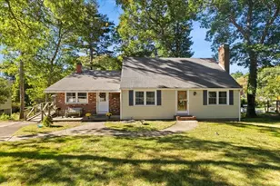 286 Pembroke St, Kingston, MA 02364 - Photo 1