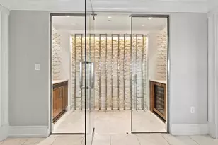 776 Boylston St, Boston, MA 02199 - Photo 17