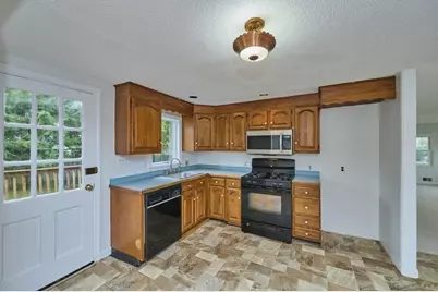 7 Lovett St, Salem, MA 01970 - Photo 9
