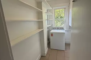 14 Perkins St, Worcester, MA 01605 - Photo 3