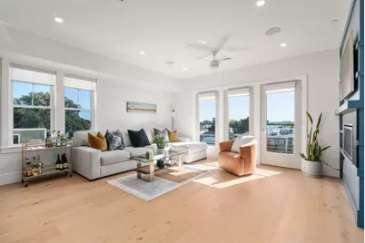 527 East 7th Street #PH7, Boston, MA 02127 - Photo 5