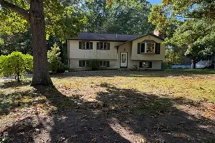 8 Windy Ridge Rd, Webster, MA 01570 - Photo 1