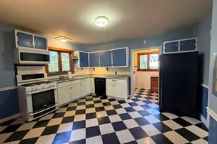 23 Phillips St, Greenfield, MA 01301 - Photo 7