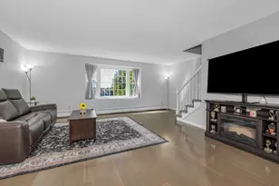 28 Meadowview Cir, Nashua, NH 03062 - Photo 9