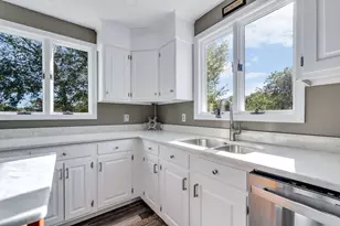 9 Honeysuckle Ln, Orleans, MA 02653 - Photo 5