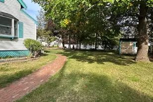 71 Highland St, Amesbury, MA 01913 - Photo 3
