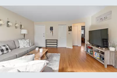 23 Edgelawn Ave #5, North Andover, MA 01845 - Photo 3