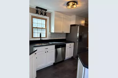 114 Leatherleaf Dr, Springfield, MA 01109 - Photo 1