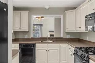 877 Auburnville Way, Whitman, MA 02382 - Photo 9