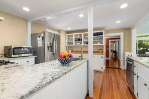 204 Village St, Medway, MA 02053 - Photo 9