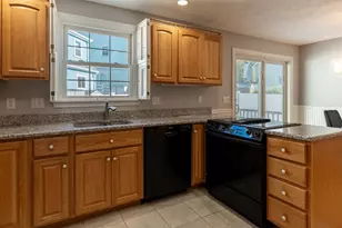 121 Hibiscus Ave, Waltham, MA 02451 - Photo 3