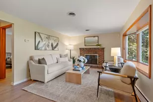 390 North Rd, Bedford, MA 01730 - Photo 5
