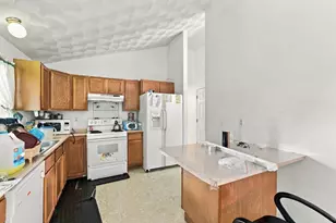 2 Bolton St, Worcester, MA 01604 - Photo 9
