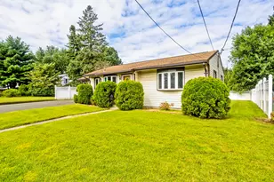 956 Granby Rd, Chicopee, MA 01020 - Photo 3