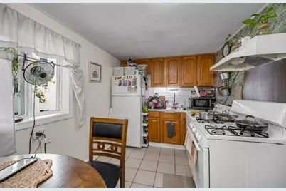 17 Auburn St, Lowell, MA 01852 - Photo 11