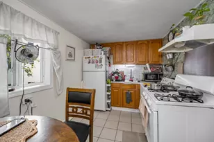 17 Auburn St, Lowell, MA 01852 - Photo 11