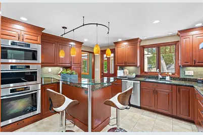 20 Woodchester Cir, Waltham, MA 02451 - Photo 9
