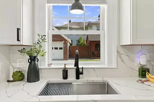 170 Shefford St, Springfield, MA 01107 - Photo 9