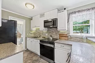 66 Barrison St, Springfield, MA 01109 - Photo 9