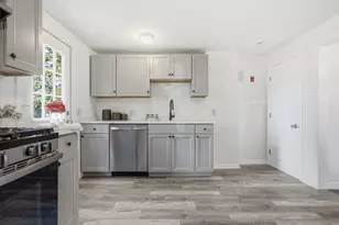 27 Lynn St, Peabody, MA 01960 - Photo 7