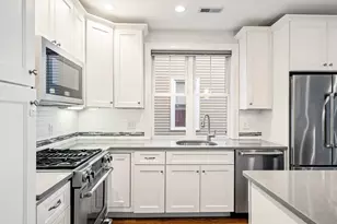 786 E 4th St, Boston, MA 02127 - Photo 9