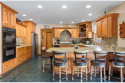 234 Highland Ave, Leominster, MA 01453 - Photo 7