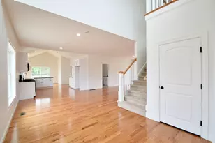 215A Crownshield, Uxbridge, MA 01569 - Photo 5