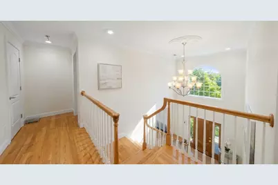 33 Woodland Ave, Saugus, MA 01906 - Photo 7