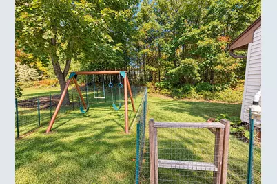 22 Loring St, Auburn, MA 01501 - Photo 7