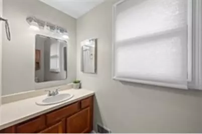 324 Wildwood Ave, Worcester, MA 01603 - Photo 17