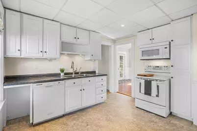 38 Park St, Hudson, MA 01749 - Photo 11
