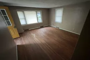12 Lawton St, Springfield, MA 01109 - Photo 5