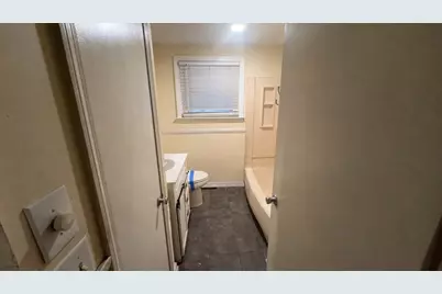 12 Lawton St, Springfield, MA 01109 - Photo 7