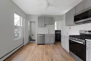 26 Plymouth, Cambridge, MA 02141 - Photo 3
