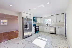 32 Turnpike St, North Andover, MA 01845 - Photo 7