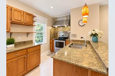12 Bradbury Ave #12, Medford, MA 02155 - Photo 5