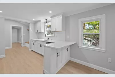 9 Walden Pond Ave, Saugus, MA 01906 - Photo 11