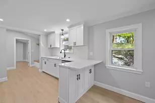 9 Walden Pond Ave, Saugus, MA 01906 - Photo 11