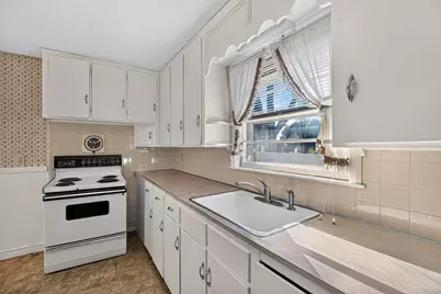 172 Harwich Rd, West Springfield, MA 01089 - Photo 13