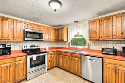565 Hartford Ave E, Uxbridge, MA 01569 - Photo 9