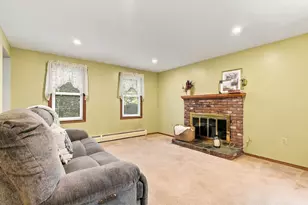 565 Hartford Ave E, Uxbridge, MA 01569 - Photo 11