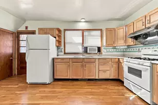 40 Bunker Hill Ave, Lowell, MA 01850 - Photo 9
