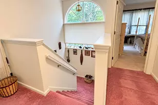 8 Castlegate Dr, Springfield, MA 01129 - Photo 9